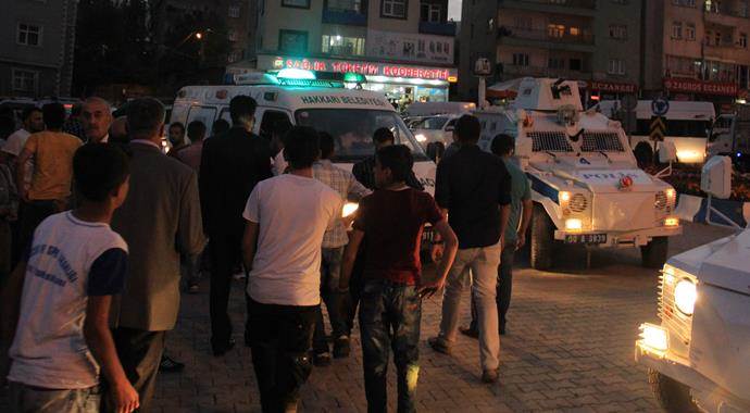 2 şehidin ardından Hakkari&#039;de gerginlik