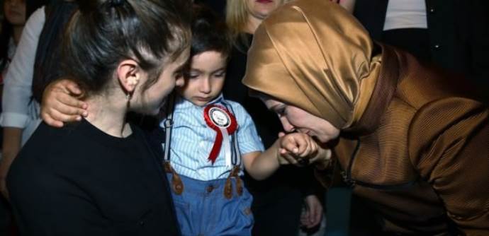 Emine Erdoğan: Biz bir ölür bin diriliriz