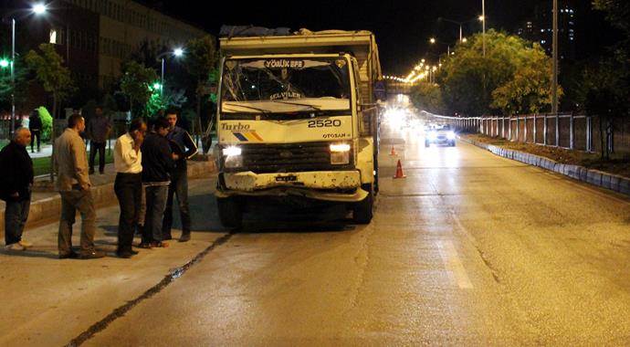 Freni boşalan kamyon dehşet saçtı! Freni boşalan kamyon dehşet saçtı!