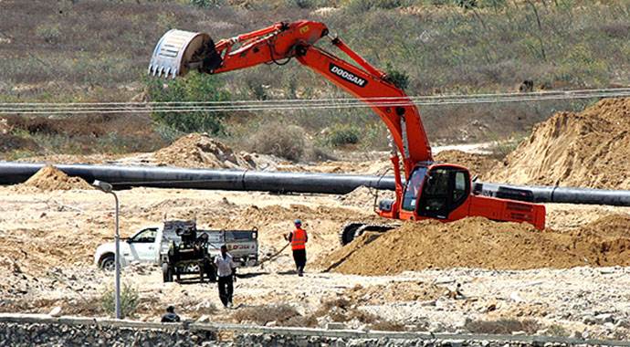 Mısır ordusu Filistin'in 'can damarı' tünelleri yıkıyor
Mısır ordusu Filistin'in 'can damarı' tünelleri yıkıyor