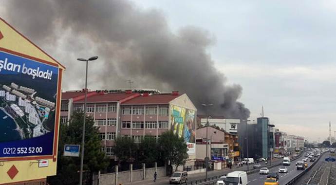 Dumanlar E-5'ten de görüldü Dumanlar E-5'ten de görüldü