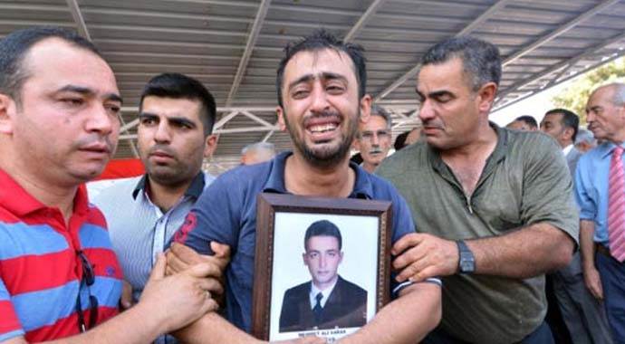 Şehit Uzman Çavuş Mehmet Ali Sarak, toprağa verildi
Şehit Uzman Çavuş Mehmet Ali Sarak, toprağa verildi