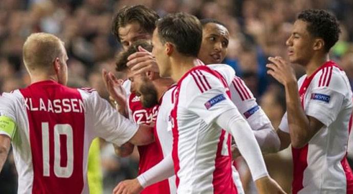 Ajax liderliğini sürdürdü
