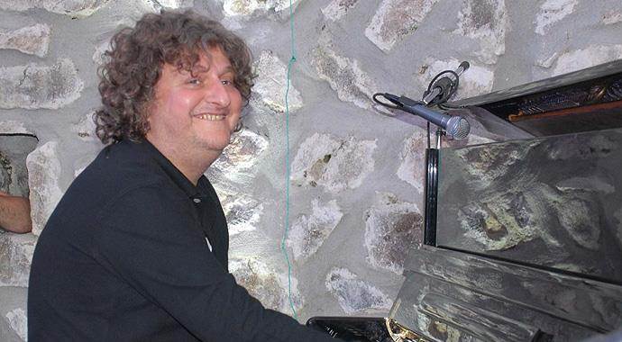 Gazze&#039;den kumsalda konser talebi