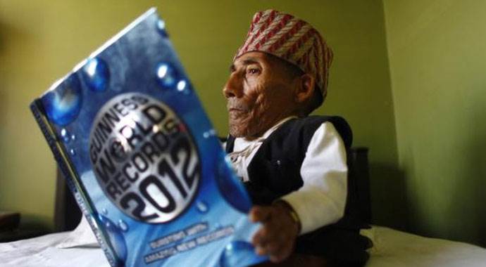 Dünyanın en kısa adamı öldü Dünyanın en kısa adamı öldü