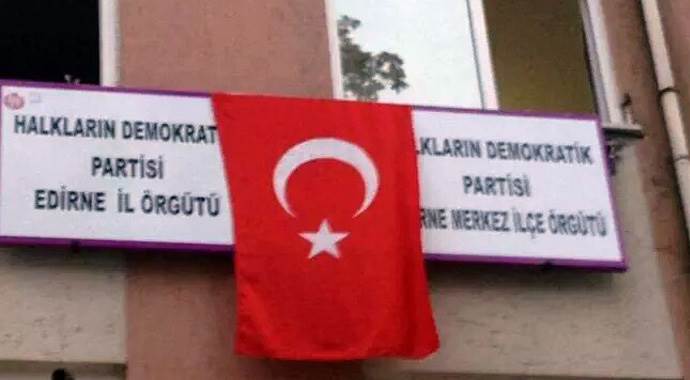 Edirne'den HDP binasına saldırı Edirne'den HDP binasına saldırı