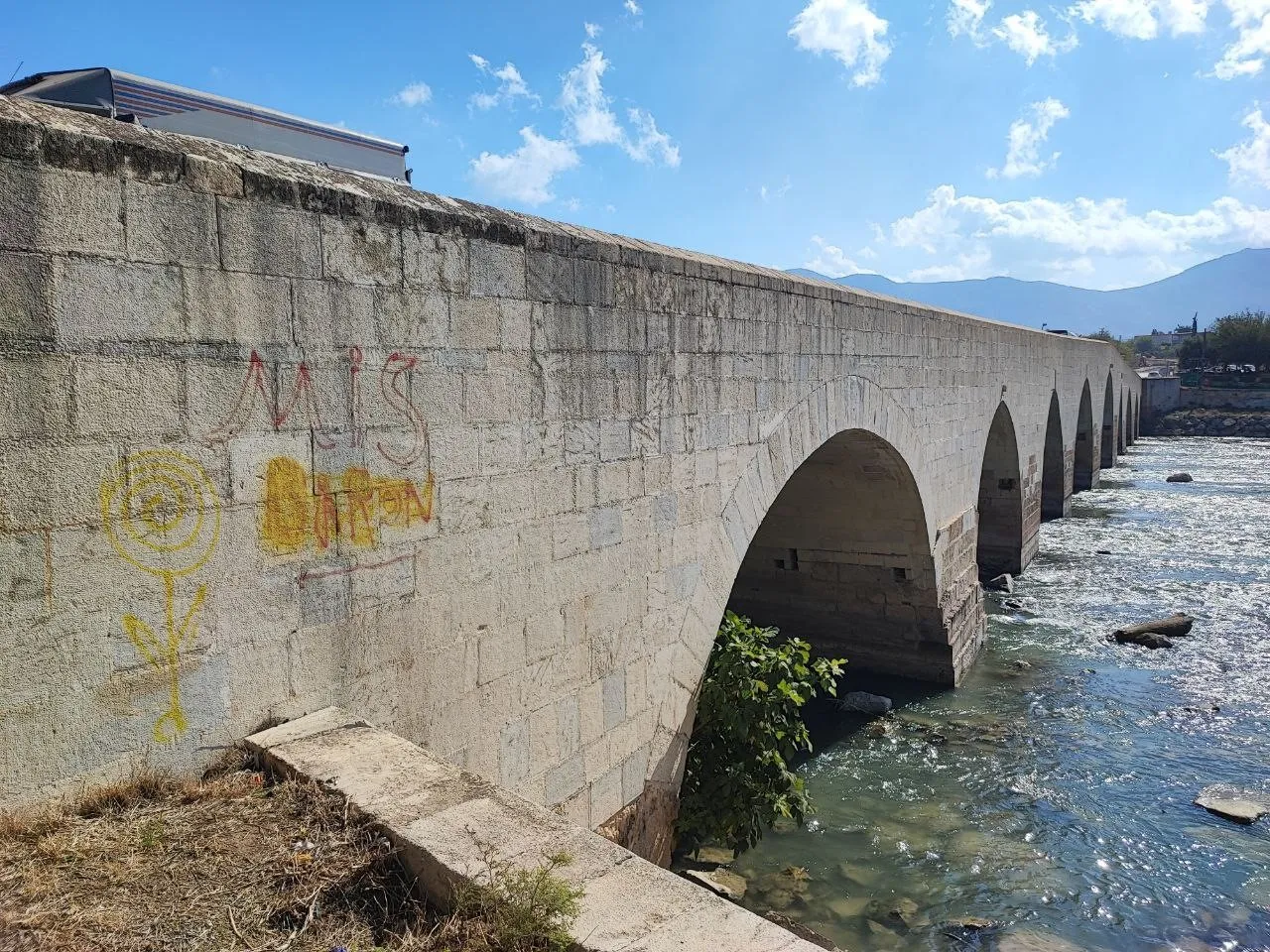 Anadolu'nun bilinen İlk Roma köprüsüne görülmemiş eziyet!