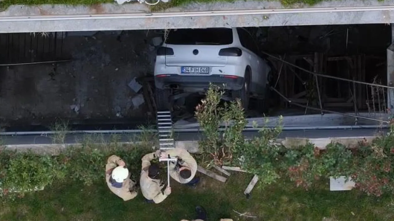 Bahçelievler'de feci kaza! Çok sayıda araca çarpıp boşluğa düştü