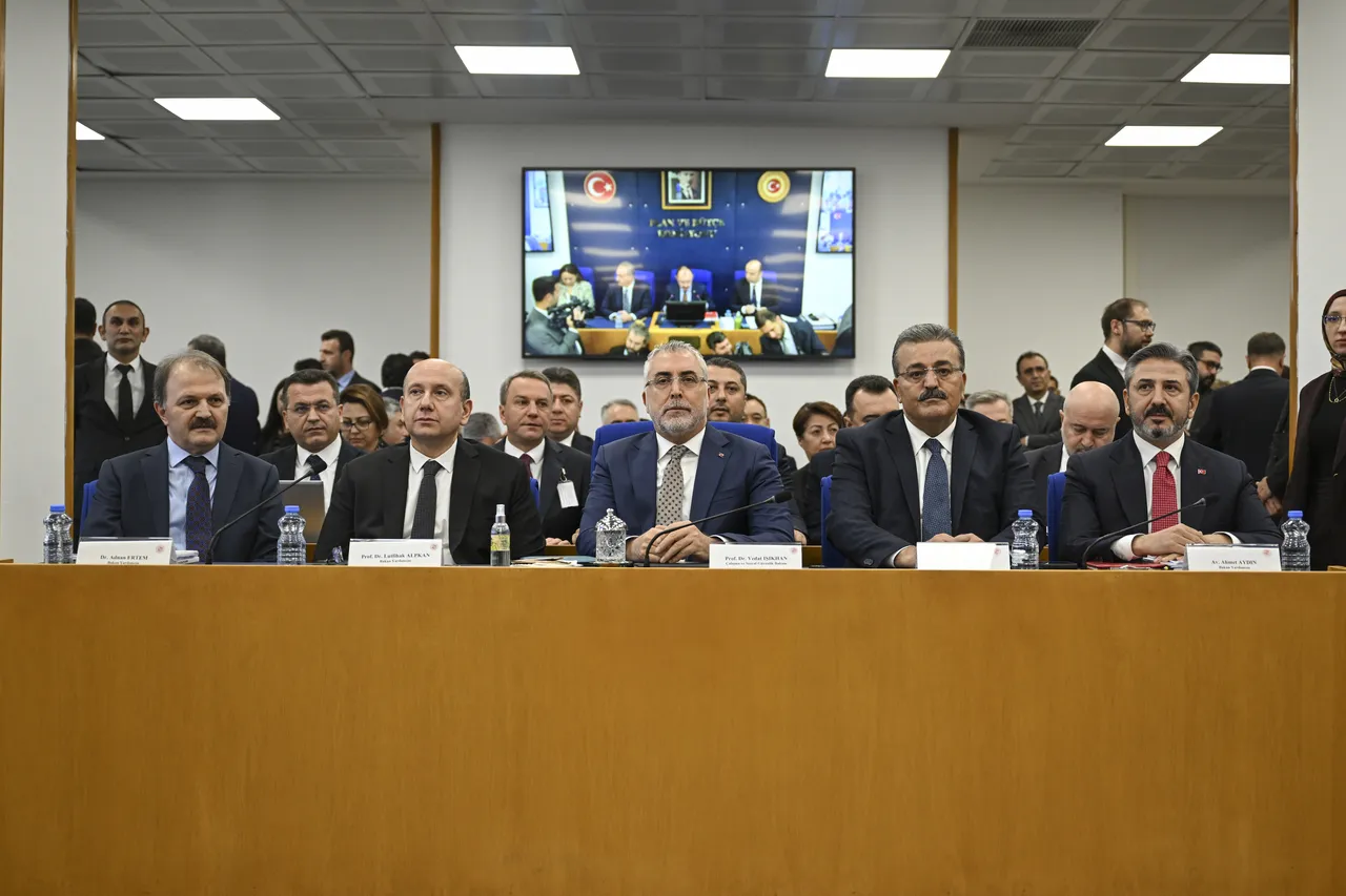 Çalışma ve Sosyal Güvenlik Bakanı Vedat Işıkhan, Bakanlığının 2026 yılı bütçe görüşmelerine katıldı.
