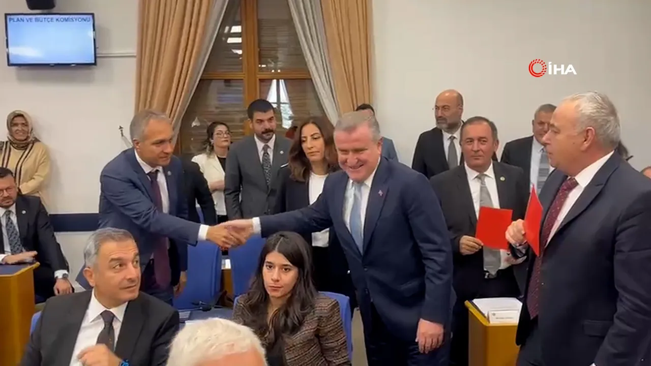 CHP'lilerin 'kırmızı kartı'na Bakan Bak'tan güldüren cevap