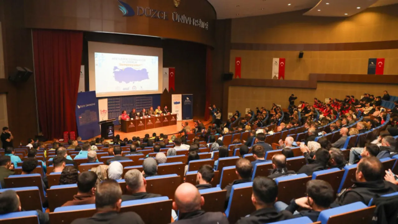 Düzce’de ‘Afet Gönüllülüğü’ sempozyumu! Dayanışma ve liderlik vurgusu