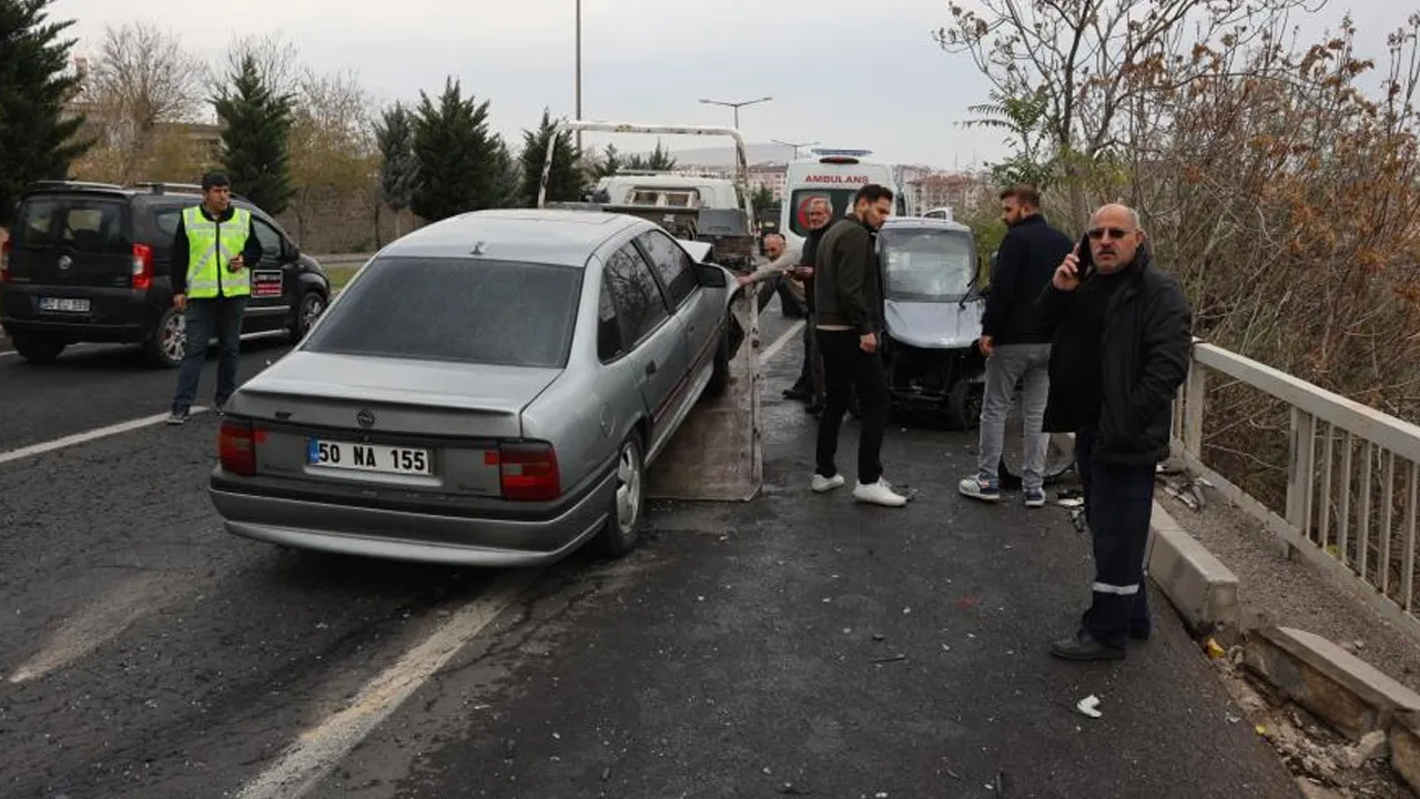 Elektrikli otomobile çarptı, savunması duyanları şoke etti!