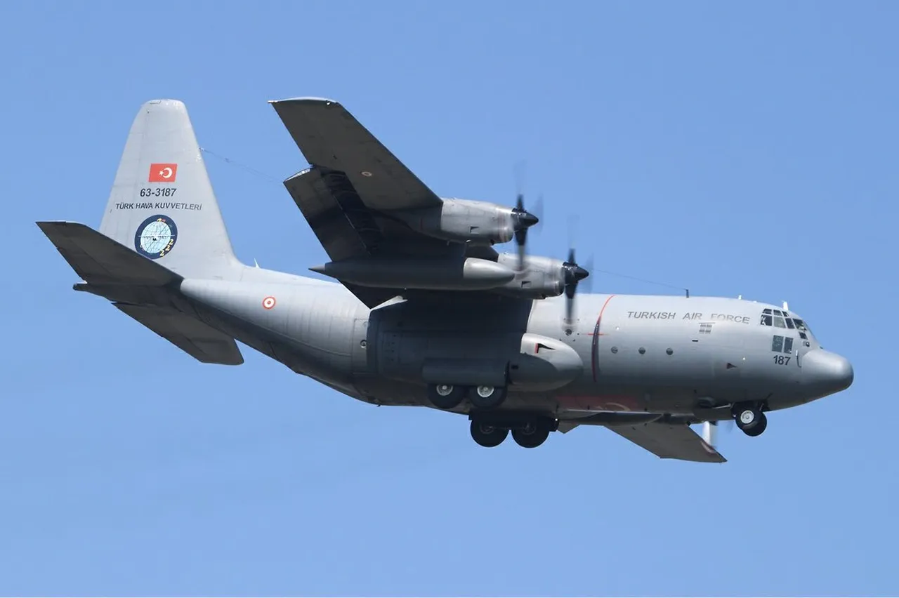 C-130 tipi askeri kargo uçağı