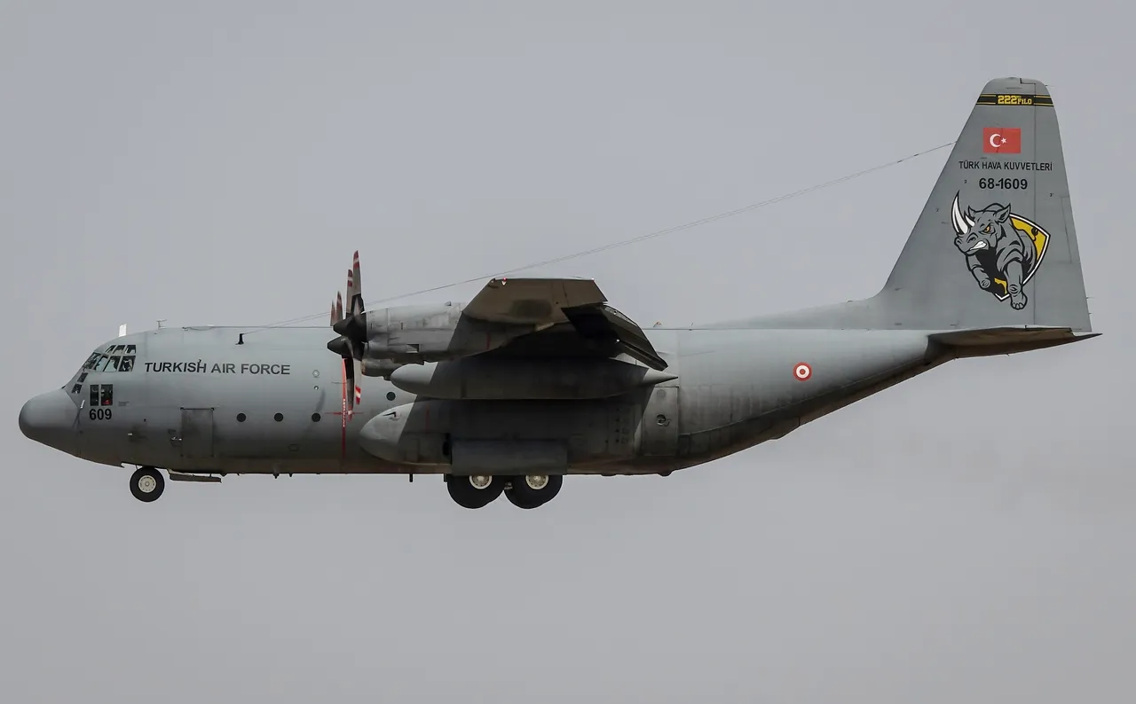 C-130 tipi askeri kargo uçağı