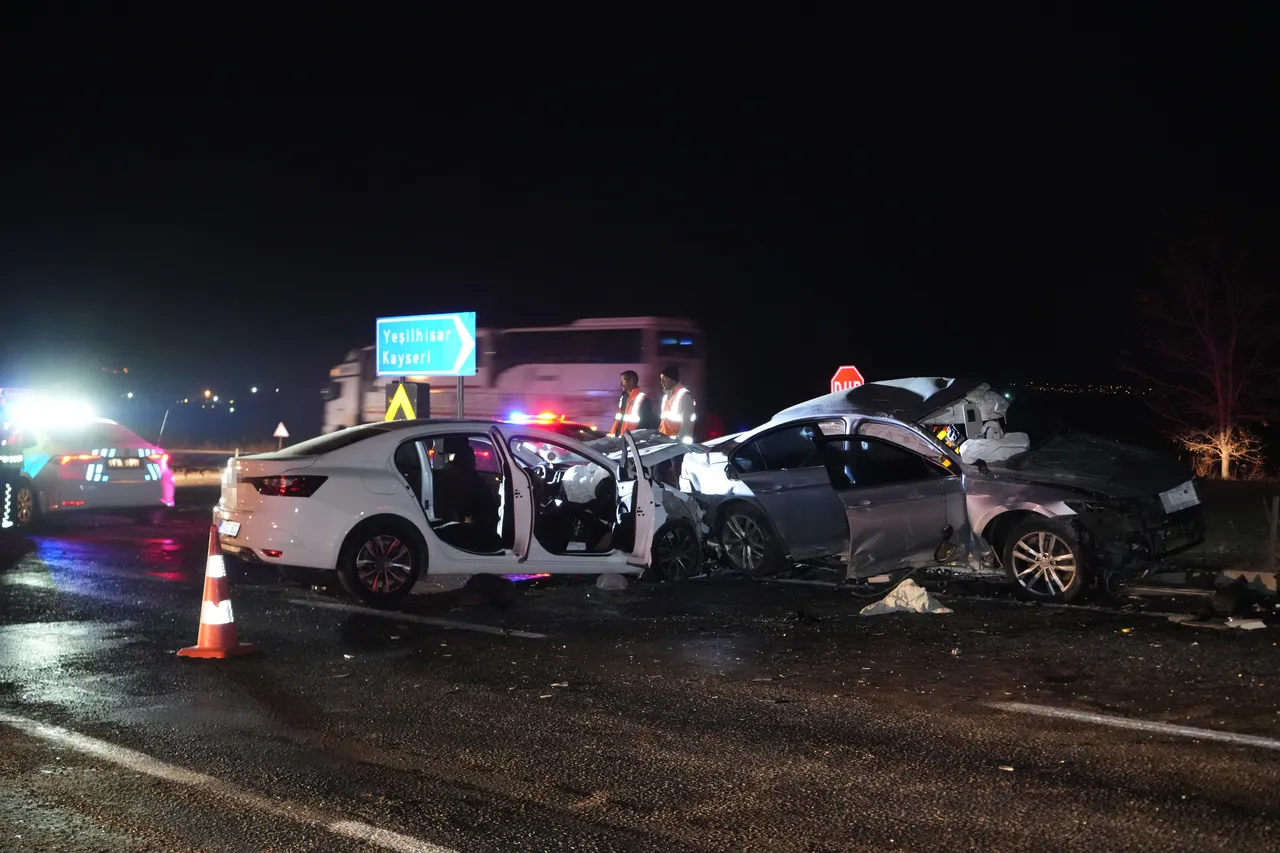 Niğde-Kayseri karayolunda feci kaza! 3 can kaybı, 6 yaralı