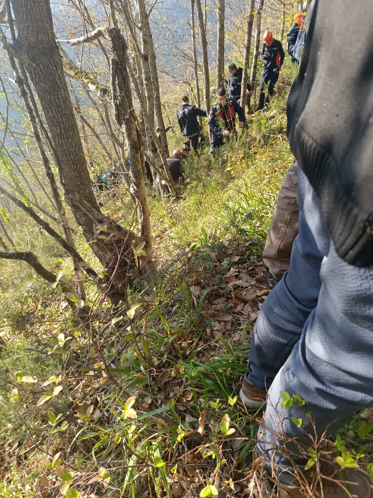 Ölü bulunan anne oğulun ön otopsi raporu! Belinde kırıklar, yüksekten düşme, tecavüz şüphesi...