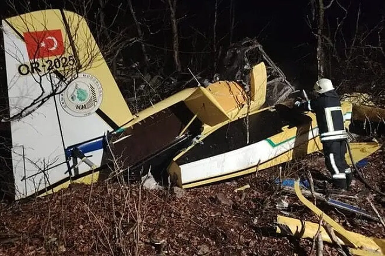 Pilotun düşmeden hemen önce acil durum çağrısı yaptığı ve kısa süre sonra radardan kaybolduğu belirtildi