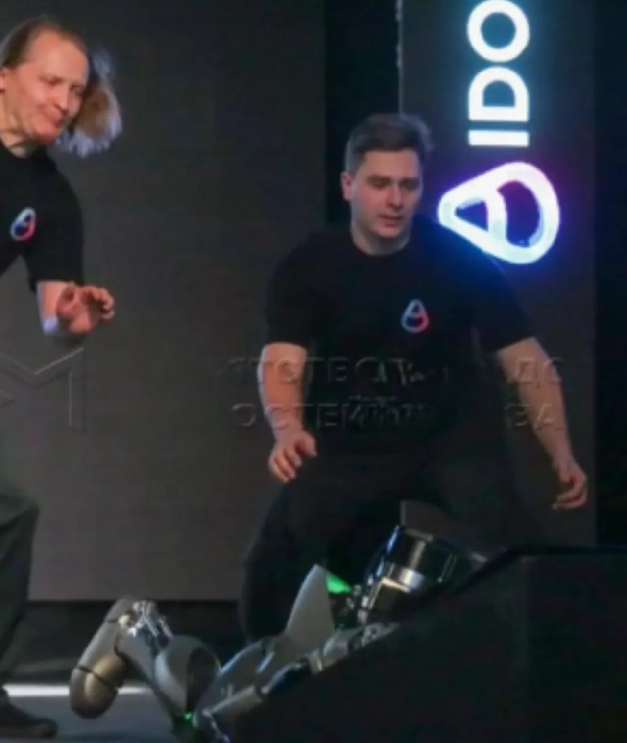 Rusya'nın ilk antropomorfik robotu AIdol