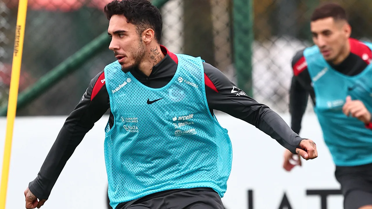 A Milli Takım'da zorunlu değişiklik: Emirhan Topçu kadrodan çıkarıldı 