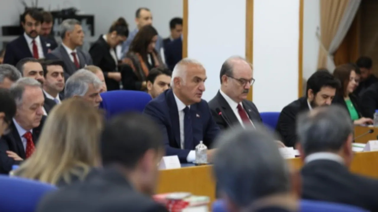 Bakan Ersoy anlattı! Turizmde rekor, arkeolojide yoğun çalışma