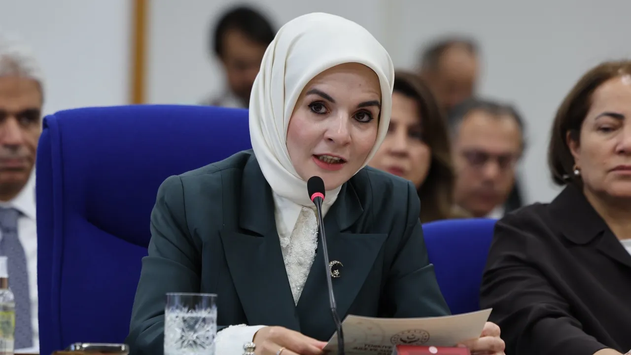 Bakan Göktaş nüfustaki krize dikkat çekti: Hanelerin yarısında çocuk bulunmuyor