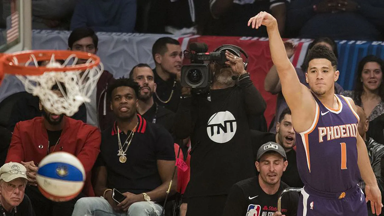 Booker-Brooks ikilisinden 65 sayı: Phoenix Suns seriyi 5 maça çıkardı