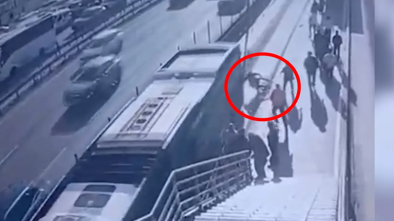 Cevizlibağ’da feci ölüm! Metrobüs engelli yolcuya çarptı