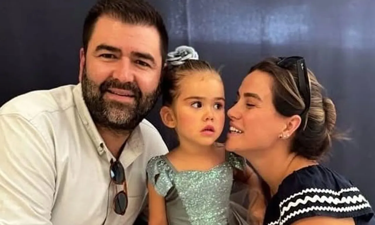 Ceyda Ateş, eşi Buğra ve kızı Talia ile...