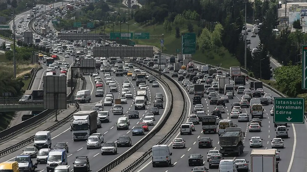Hız limiti güncellendi! 84 güzergâhta 14 bin 655 levha değişecek