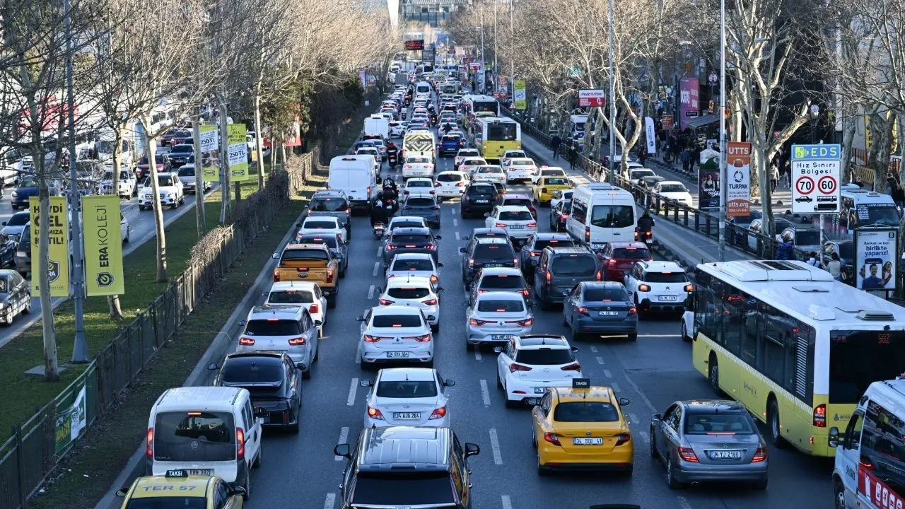 Hız limiti güncellendi! 84 güzergâhta 14 bin 655 levha değişecek