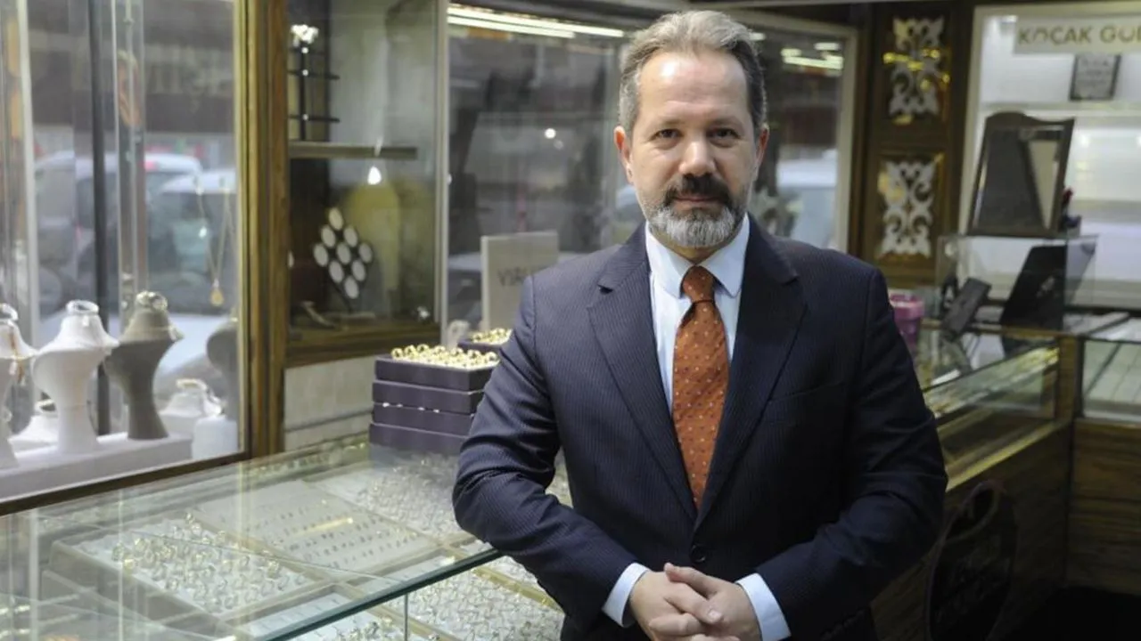 Altın ve Para Piyasaları Uzmanı İslam Memiş