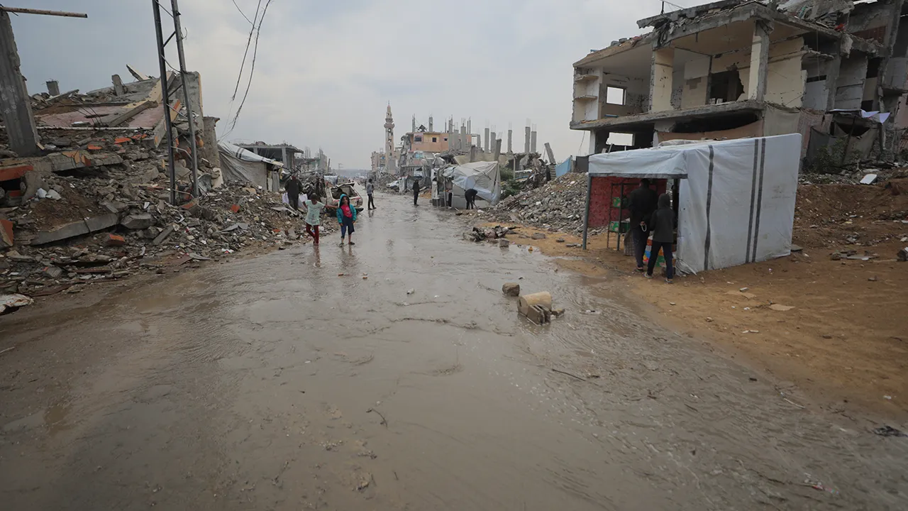Ateşkesin üzerinden dört hafta geçmesine rağmen, bölgeye ulaşan sınırlı yardımlar, Filistinlilerin sıkıntılarına çözüm olmuyor.