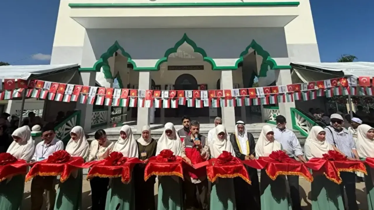 Sadakataşı Vietnam’da cami ve okul açılışı gerçekleştirdi