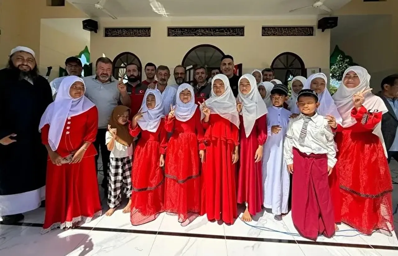 Sadakataşı Vietnam’da cami ve okul açılışı gerçekleştirdi