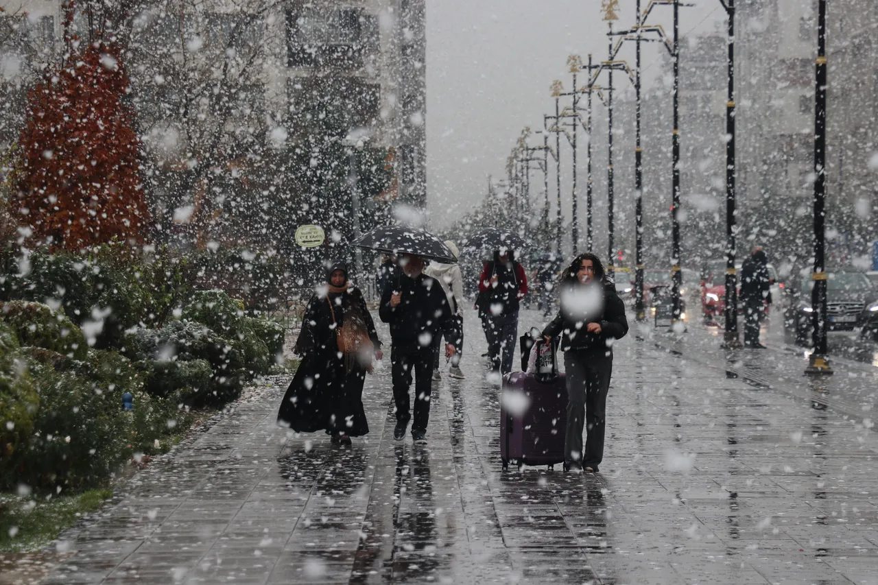 Sivas ve Kayseri'ye mevsimin ilk karı yağdı!