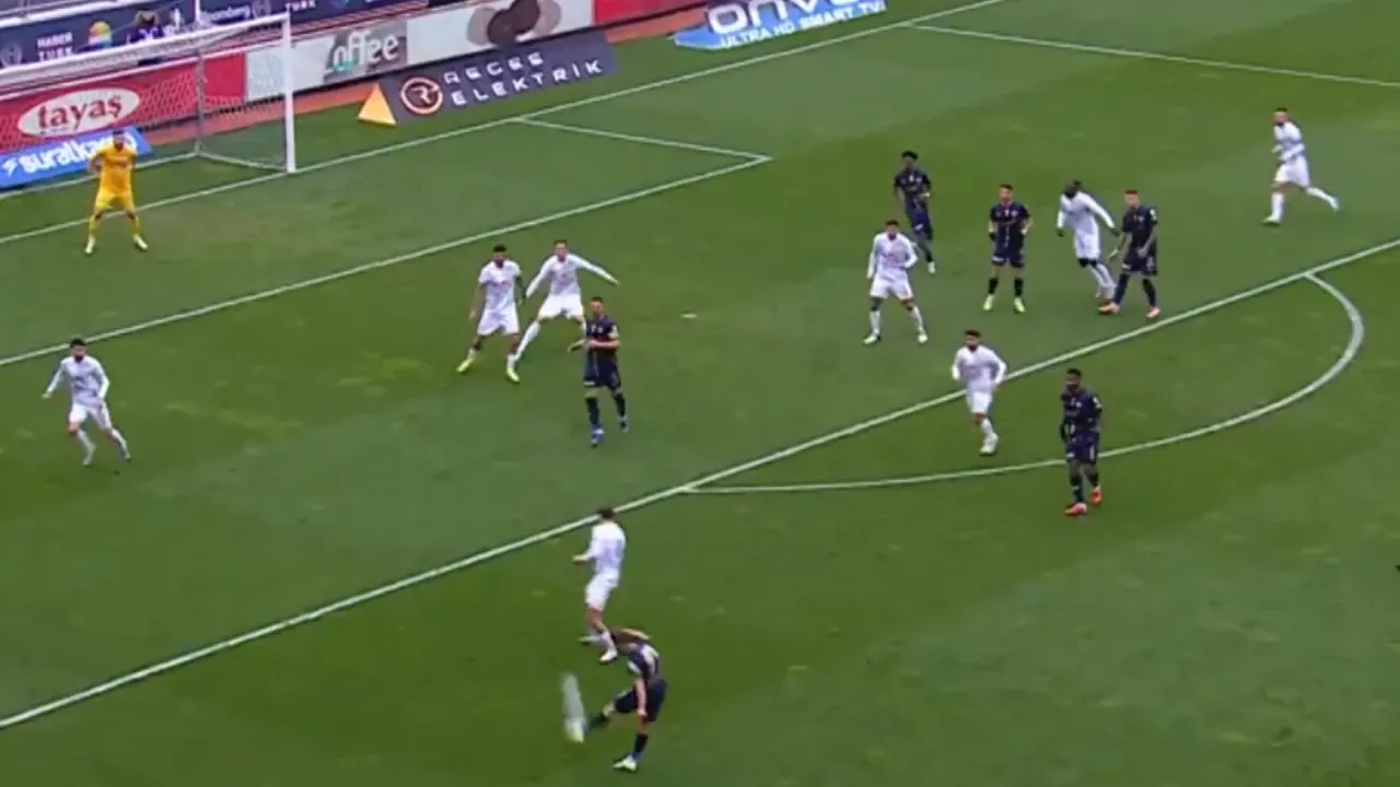 Kevin Rodrigues'in gol vuruşu