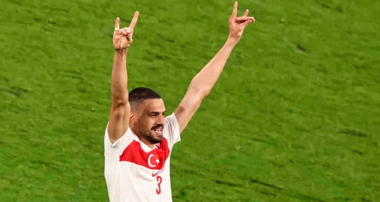 Merih Demiral'ın bozkurt işareti