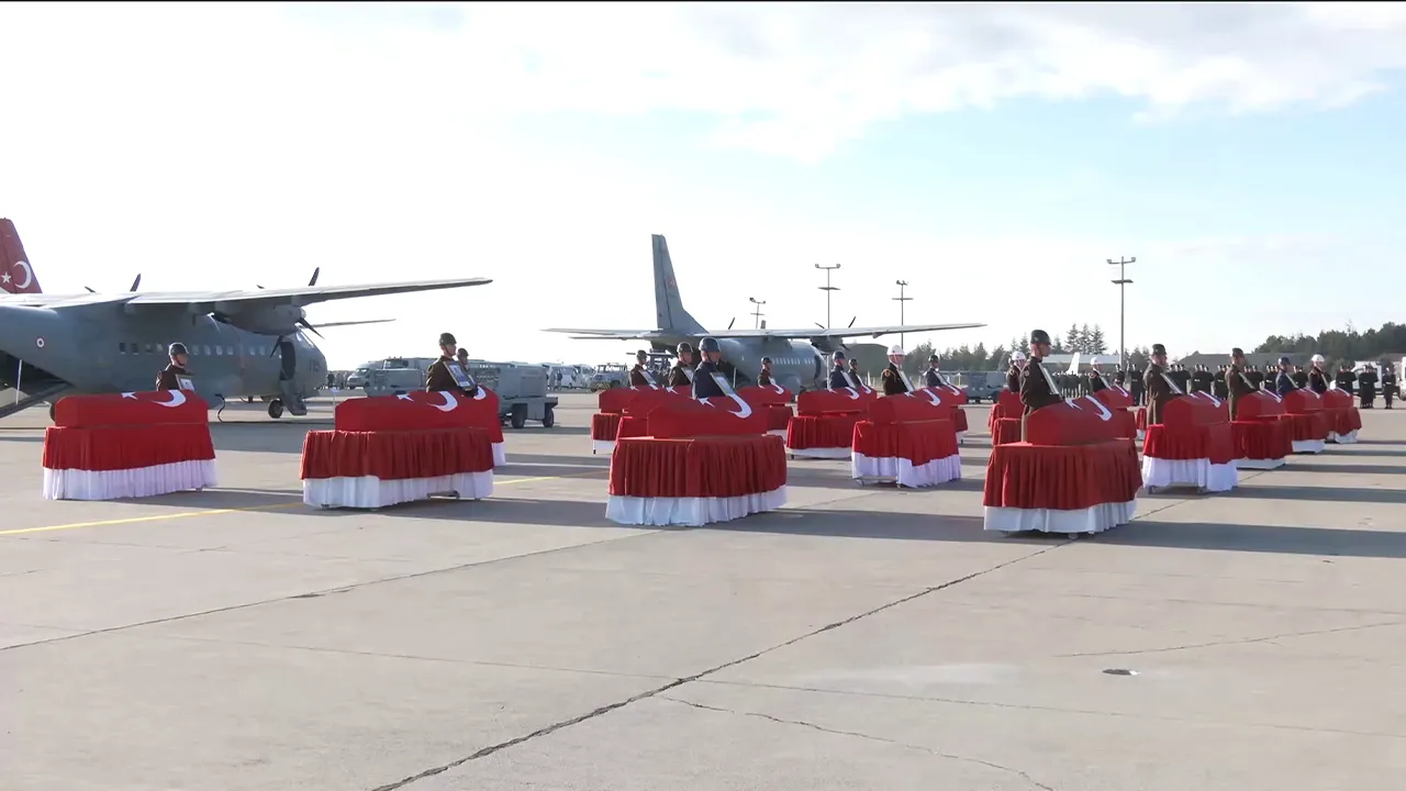 Türkiye şehitlerine ağlıyor! Kahramanlara son görev