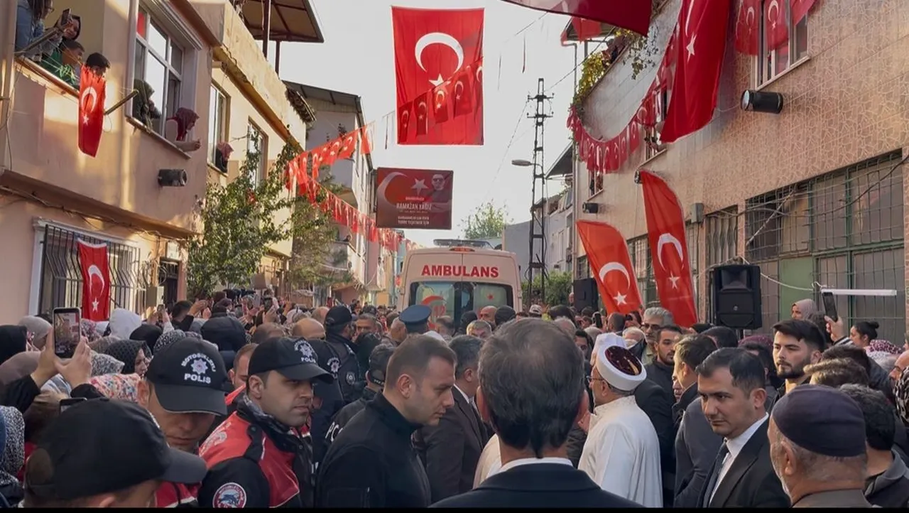Türkiye şehitlerini uğurladı! Gözyaşları sel oldu
