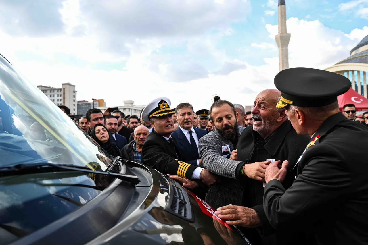 Türkiye şehitlerini uğurluyor! Gözyaşları sel oldu
