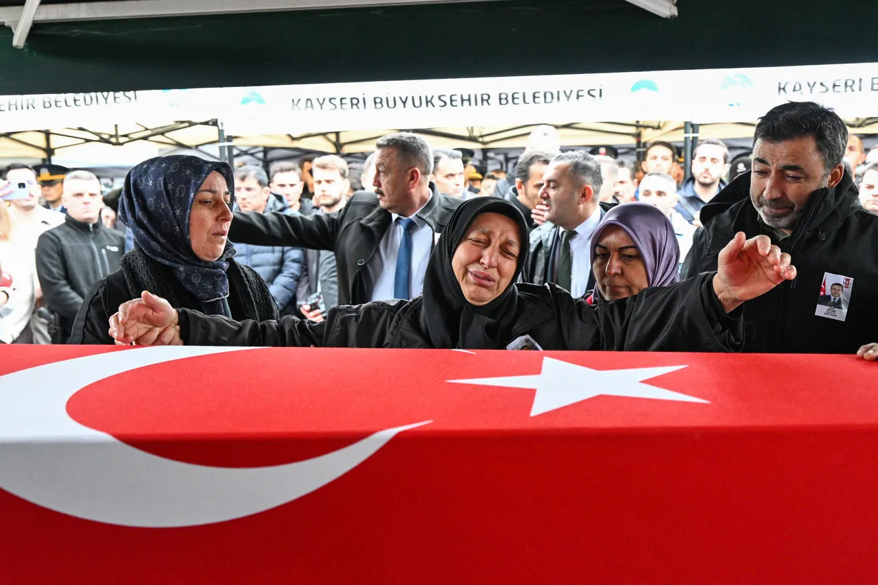 Türkiye şehitlerini uğurluyor! Gözyaşları sel oldu