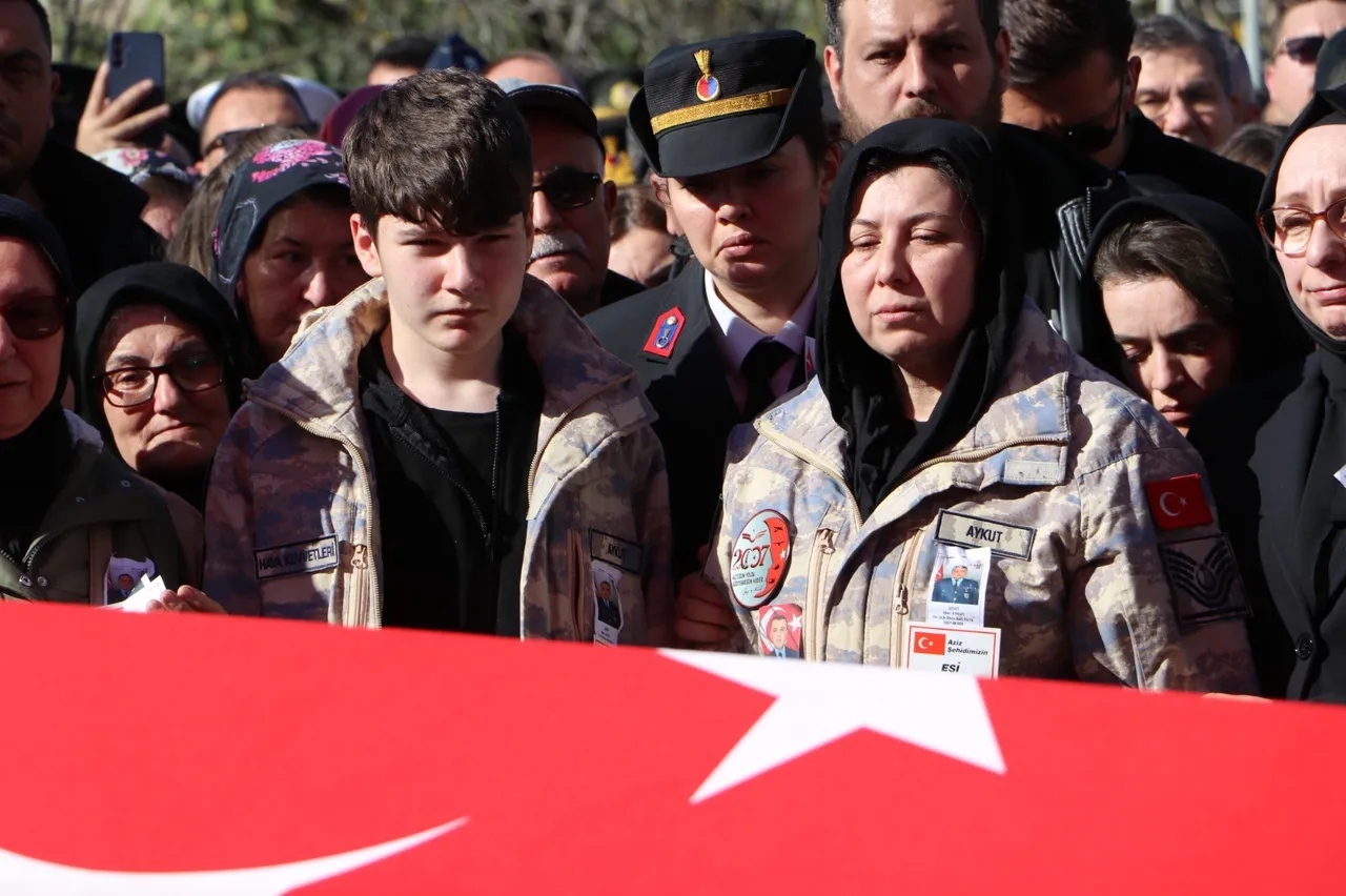 Türkiye şehitlerini uğurluyor! Gözyaşları sel oldu