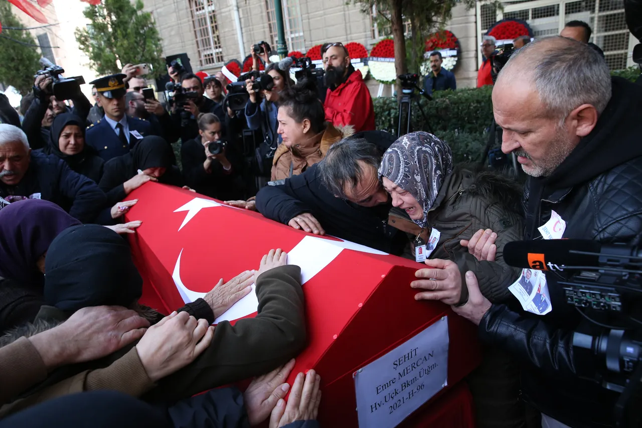 Türkiye şehitlerini uğurluyor! Gözyaşları sel oldu