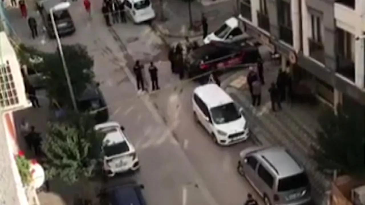 Zeytinburnu’nda dehşet! Husumetlisini sokak ortasında vurup kaçtı