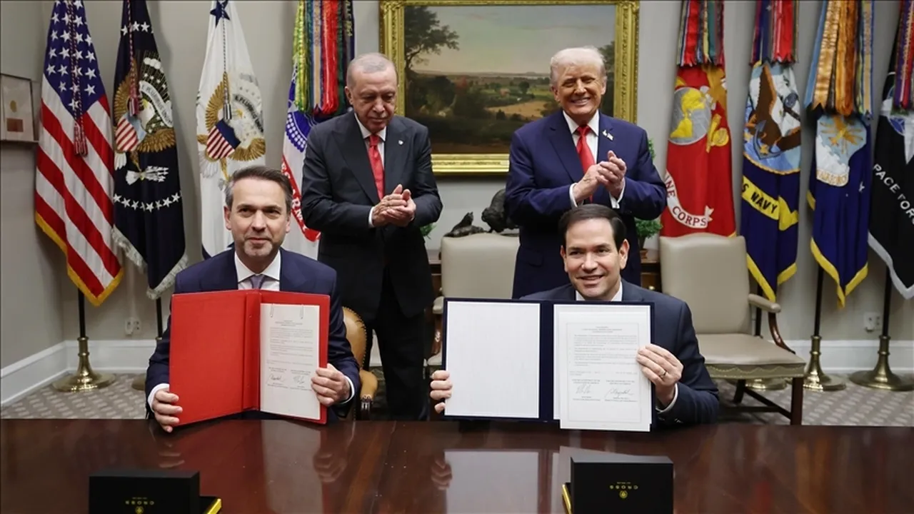 Türkiye adına petrol ve gaz altyapısından ve ticaretinden sorumlu kuruluşu BOTAŞ, dünyanın önde gelen enerji gruplarından Mercuria ve Woodside Energy ile uzun vadeli LNG tedarik anlaşmaları imzalamıştır. Mercuria ile yapılan anlaşma, 2026-2045 arasını kapsayacak şekilde 20 yıllık bir dönemi içermektedir. Bu süre zarfında, önümüzdeki 20 yıl boyunca toplamda yaklaşık 70 milyar metreküp (bcm) doğal gaz eşdeğeri LNG tedariği yapılacağı görülmektedir. Yıllık teslimat miktarı ise yaklaşık 4 milyar metreküp doğal gaz eşdeğeri LNG olarak planlanmıştır.