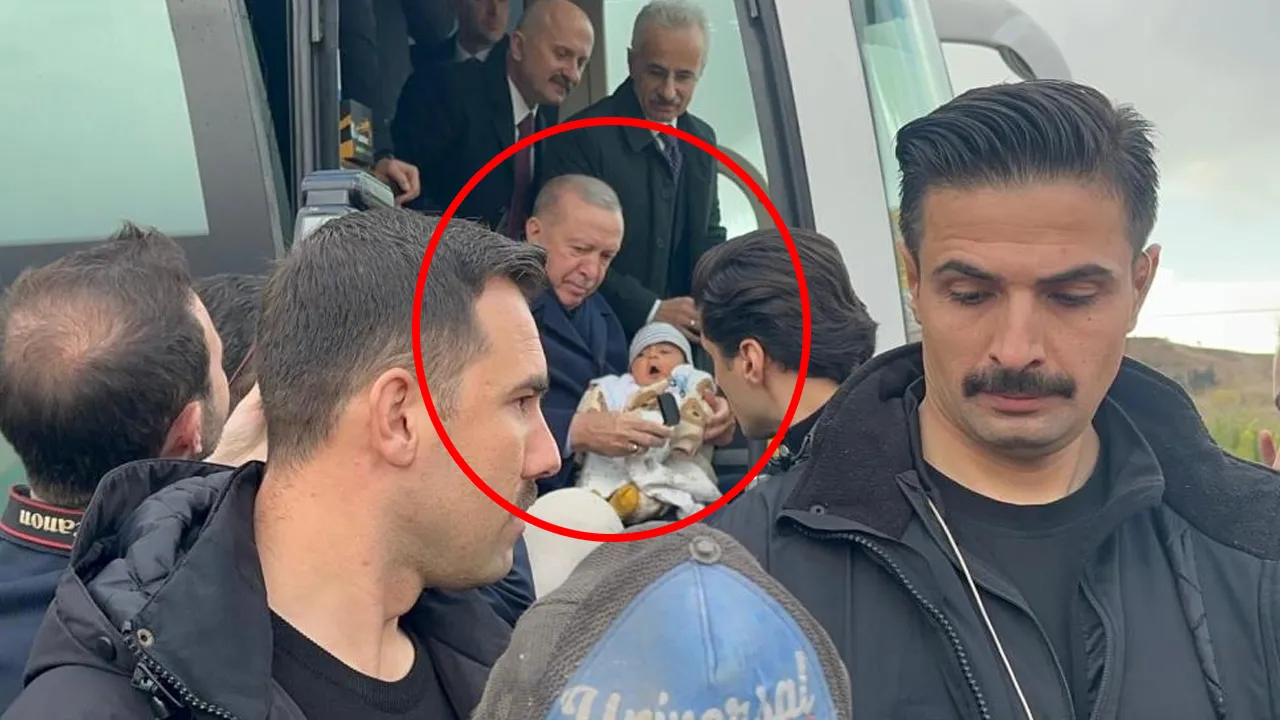Erdoğan, 4 aylık bebeği görünce konvoyu durdurup altın taktı