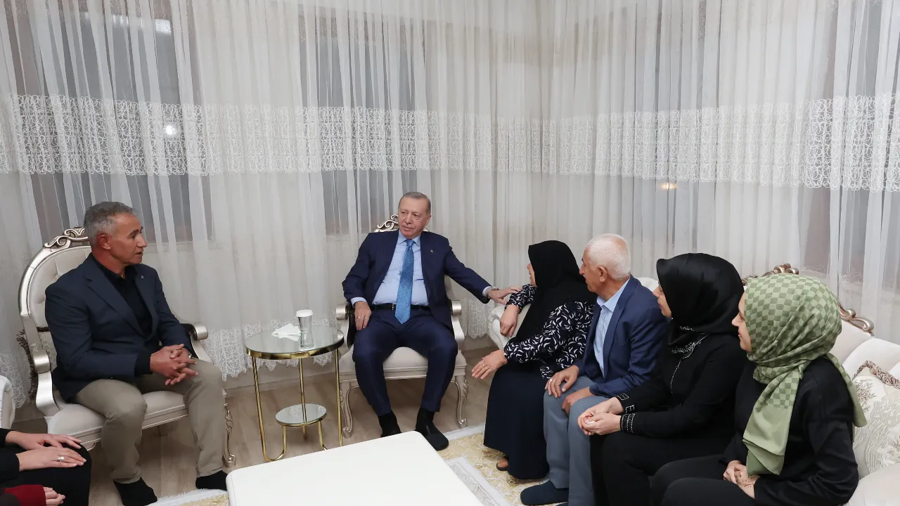 Cumhurbaşkanı Erdoğan'dan köy evine ziyaret