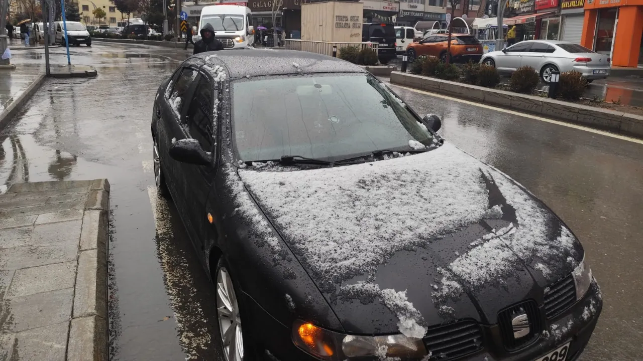 Meteoroloji uyarmıştı! Kar yağışı etkisini hissettirdi