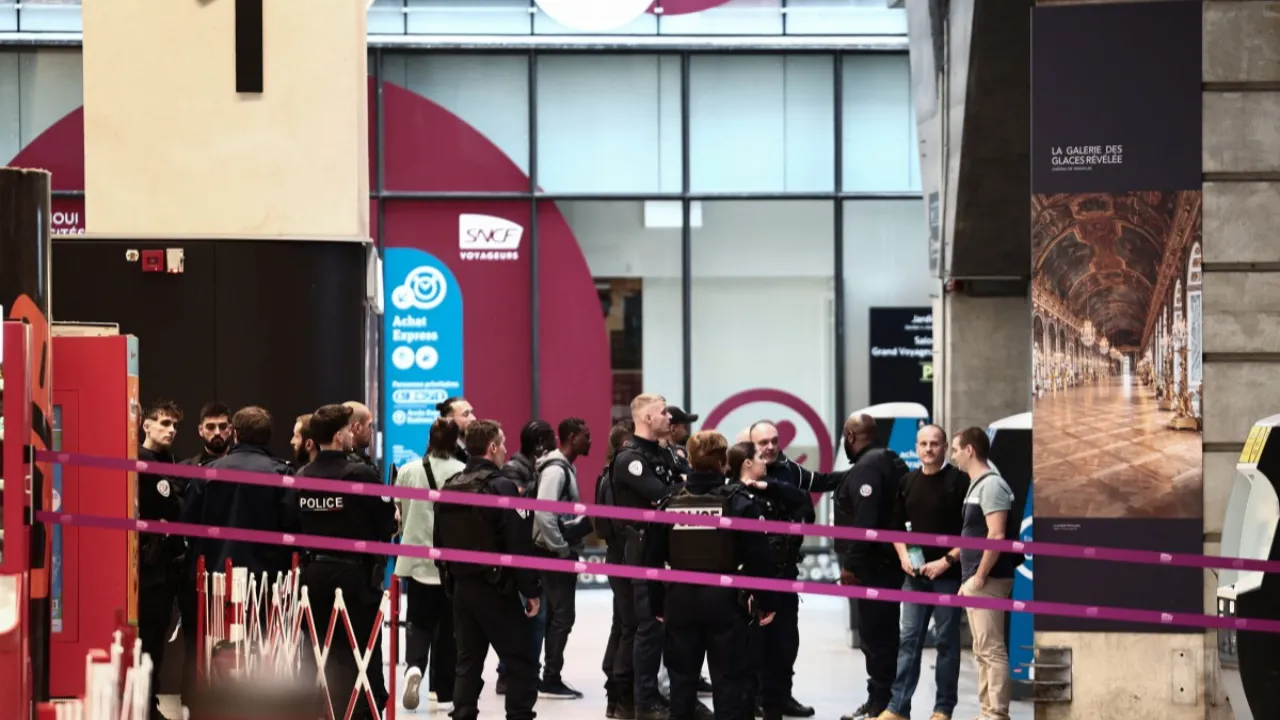 Paris'te tren istasyonunda korku dolu anlar: Saldırgan etkisiz hale getirildi