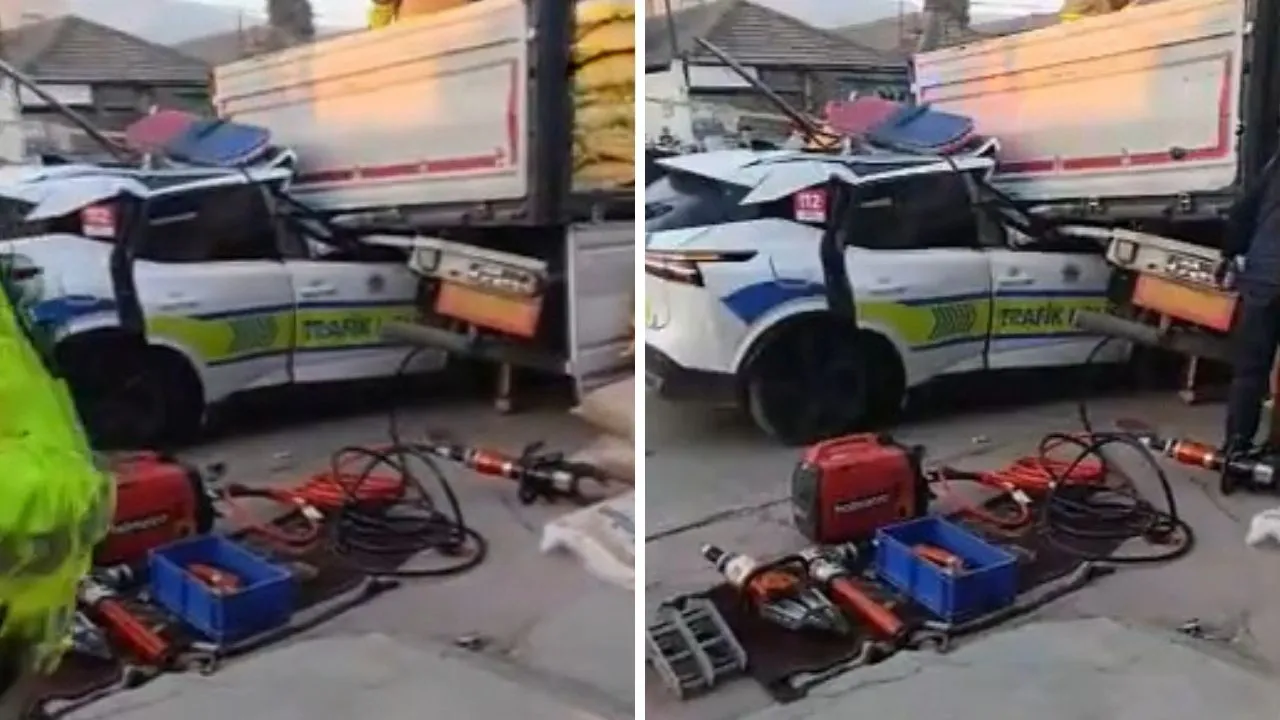 Polis aracı, tıra çarptı! 1 memur şehit oldu